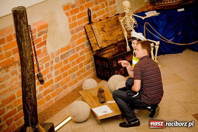 Zdjęcie w galerii na portalu naszraciborz.pl: Zobacz jak na zamku witano wakacje, czyli Zamkowa Noc z Duchami - odsłona trzecia wiadomości z regionu