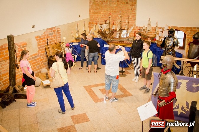 Zdjęcie w galerii na portalu naszraciborz.pl: Zobacz jak na zamku witano wakacje, czyli Zamkowa Noc z Duchami - odsłona trzecia wiadomości z regionu