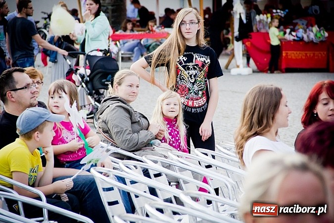Zdjęcie w galerii na portalu naszraciborz.pl: Zobacz jak na zamku witano wakacje, czyli Zamkowa Noc z Duchami - odsłona trzecia wiadomości z regionu