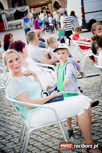 Zdjęcie w galerii na portalu naszraciborz.pl: Zobacz jak na zamku witano wakacje, czyli Zamkowa Noc z Duchami - odsłona trzecia wiadomości z regionu