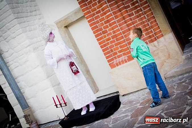 Zdjęcie w galerii na portalu naszraciborz.pl: Zobacz jak na zamku witano wakacje, czyli Zamkowa Noc z Duchami - odsłona trzecia wiadomości z regionu