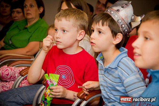 Zdjęcie w galerii na portalu naszraciborz.pl: Zobacz jak na zamku witano wakacje, czyli Zamkowa Noc z Duchami - odsłona trzecia wiadomości z regionu