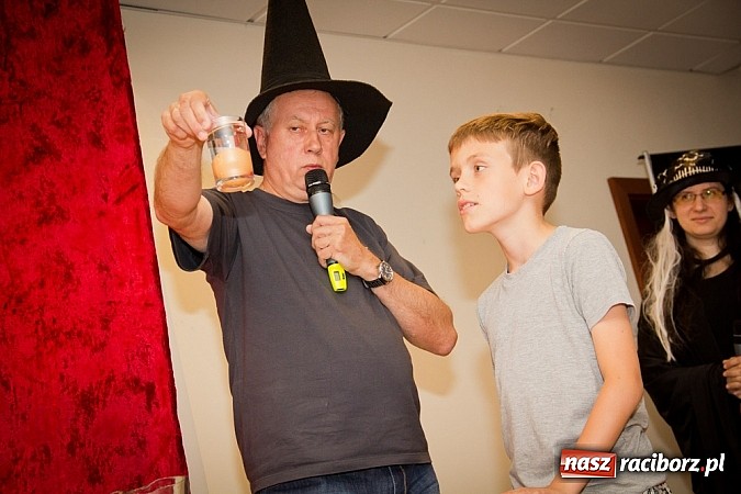 Zdjęcie w galerii na portalu naszraciborz.pl: Zobacz jak na zamku witano wakacje, czyli Zamkowa Noc z Duchami - odsłona trzecia wiadomości z regionu