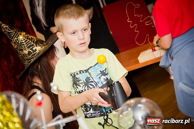 Zdjęcie w galerii na portalu naszraciborz.pl: Zobacz jak na zamku witano wakacje, czyli Zamkowa Noc z Duchami - odsłona trzecia wiadomości z regionu