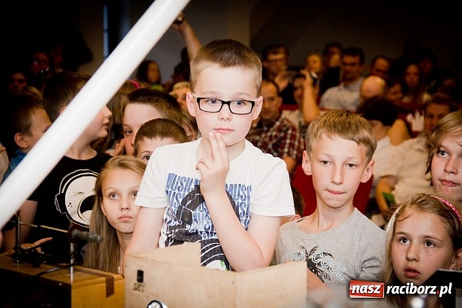 Zdjęcie w galerii na portalu naszraciborz.pl: Zobacz jak na zamku witano wakacje, czyli Zamkowa Noc z Duchami - odsłona trzecia wiadomości z regionu