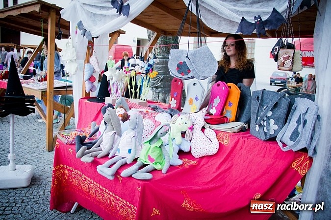 Zdjęcie w galerii na portalu naszraciborz.pl: Zobacz jak na zamku witano wakacje, czyli Zamkowa Noc z Duchami - odsłona trzecia wiadomości z regionu