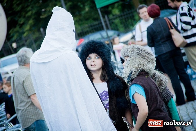 Zdjęcie w galerii na portalu naszraciborz.pl: Zobacz jak na zamku witano wakacje, czyli Zamkowa Noc z Duchami - odsłona trzecia wiadomości z regionu