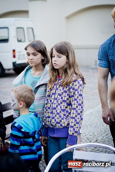 Zdjęcie w galerii na portalu naszraciborz.pl: Zobacz jak na zamku witano wakacje, czyli Zamkowa Noc z Duchami - odsłona trzecia wiadomości z regionu