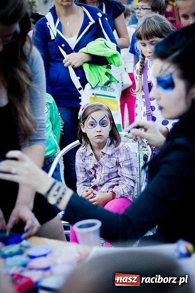 Zdjęcie w galerii na portalu naszraciborz.pl: Zobacz jak na zamku witano wakacje, czyli Zamkowa Noc z Duchami - odsłona trzecia wiadomości z regionu