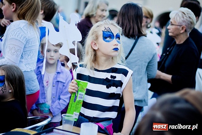 Zdjęcie w galerii na portalu naszraciborz.pl: Zobacz jak na zamku witano wakacje, czyli Zamkowa Noc z Duchami - odsłona trzecia wiadomości z regionu