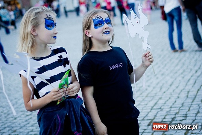 Zdjęcie w galerii na portalu naszraciborz.pl: Zobacz jak na zamku witano wakacje, czyli Zamkowa Noc z Duchami - odsłona trzecia wiadomości z regionu