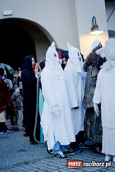 Zdjęcie w galerii na portalu naszraciborz.pl: Zobacz jak na zamku witano wakacje, czyli Zamkowa Noc z Duchami - odsłona trzecia wiadomości z regionu