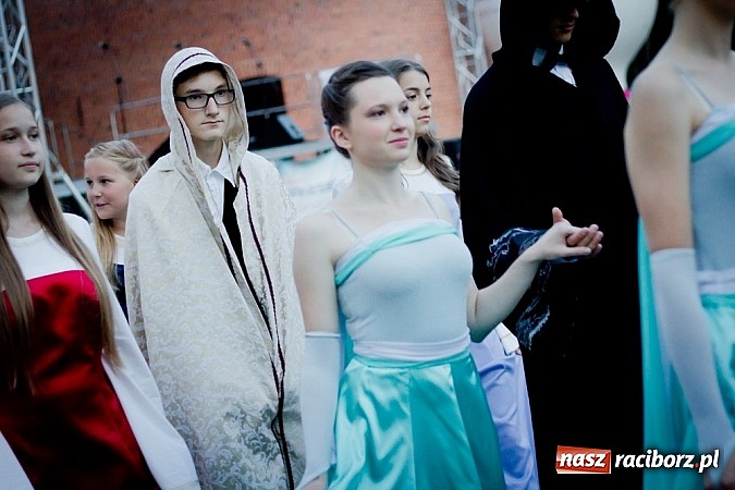 Zdjęcie w galerii na portalu naszraciborz.pl: Zobacz jak na zamku witano wakacje, czyli Zamkowa Noc z Duchami - odsłona trzecia wiadomości z regionu