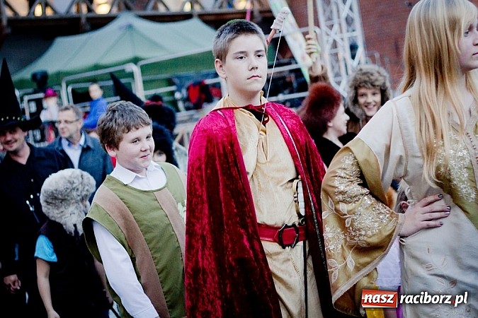 Zdjęcie w galerii na portalu naszraciborz.pl: Zobacz jak na zamku witano wakacje, czyli Zamkowa Noc z Duchami - odsłona trzecia wiadomości z regionu