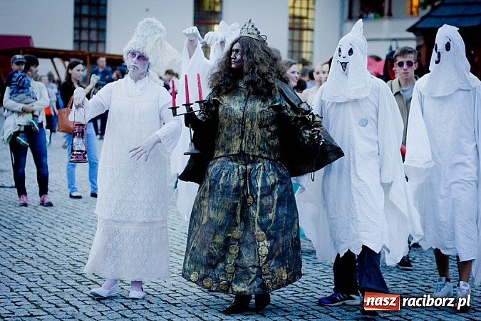 Zdjęcie w galerii na portalu naszraciborz.pl: Zobacz jak na zamku witano wakacje, czyli Zamkowa Noc z Duchami - odsłona trzecia wiadomości z regionu
