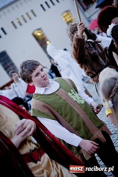 Zdjęcie w galerii na portalu naszraciborz.pl: Zobacz jak na zamku witano wakacje, czyli Zamkowa Noc z Duchami - odsłona trzecia wiadomości z regionu