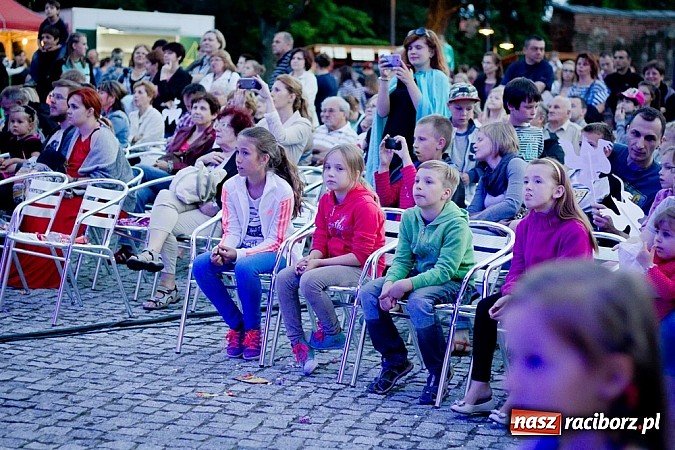 Zdjęcie w galerii na portalu naszraciborz.pl: Zobacz jak na zamku witano wakacje, czyli Zamkowa Noc z Duchami - odsłona trzecia wiadomości z regionu