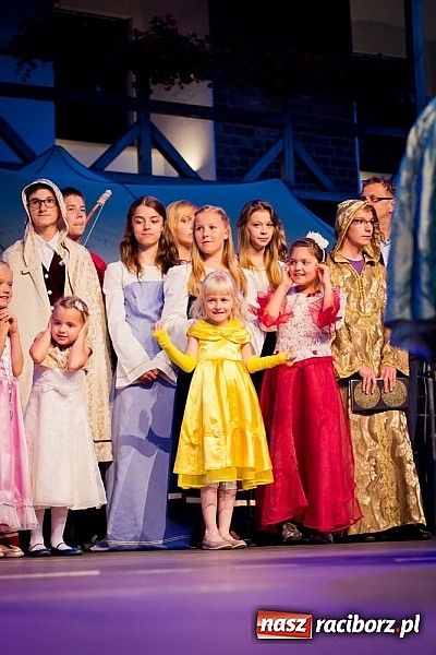 Zdjęcie w galerii na portalu naszraciborz.pl: Zobacz jak na zamku witano wakacje, czyli Zamkowa Noc z Duchami - odsłona trzecia wiadomości z regionu