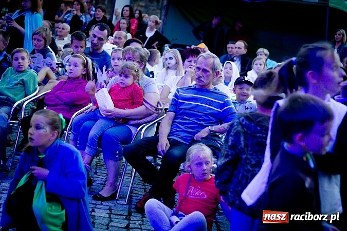 Zdjęcie w galerii na portalu naszraciborz.pl: Zobacz jak na zamku witano wakacje, czyli Zamkowa Noc z Duchami - odsłona trzecia wiadomości z regionu