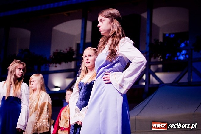 Zdjęcie w galerii na portalu naszraciborz.pl: Zobacz jak na zamku witano wakacje, czyli Zamkowa Noc z Duchami - odsłona trzecia wiadomości z regionu