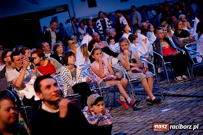 Zdjęcie w galerii na portalu naszraciborz.pl: Zobacz jak na zamku witano wakacje, czyli Zamkowa Noc z Duchami - odsłona trzecia wiadomości z regionu