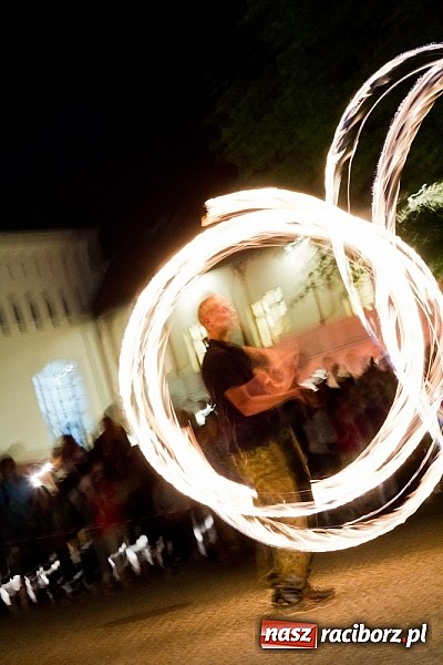 Zdjęcie w galerii na portalu naszraciborz.pl: Zobacz jak na zamku witano wakacje, czyli Zamkowa Noc z Duchami - odsłona trzecia wiadomości z regionu