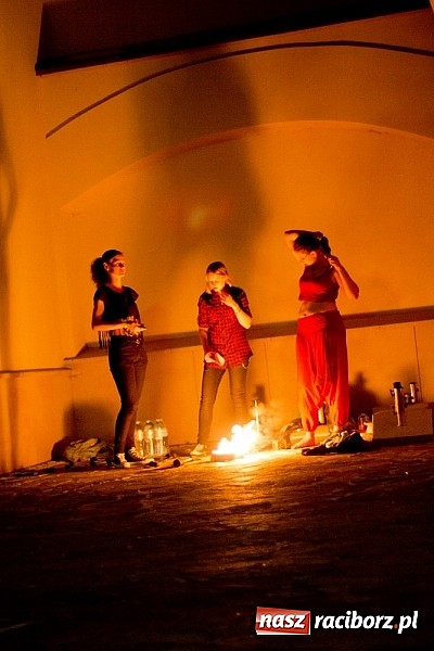 Zdjęcie w galerii na portalu naszraciborz.pl: Zobacz jak na zamku witano wakacje, czyli Zamkowa Noc z Duchami - odsłona trzecia wiadomości z regionu