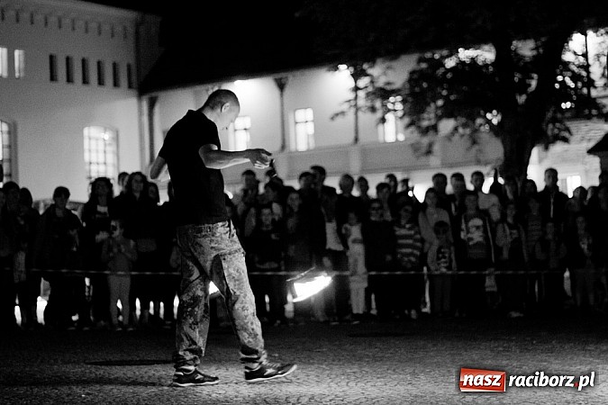 Zdjęcie w galerii na portalu naszraciborz.pl: Zobacz jak na zamku witano wakacje, czyli Zamkowa Noc z Duchami - odsłona trzecia wiadomości z regionu