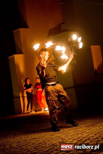 Zdjęcie w galerii na portalu naszraciborz.pl: Zobacz jak na zamku witano wakacje, czyli Zamkowa Noc z Duchami - odsłona trzecia wiadomości z regionu