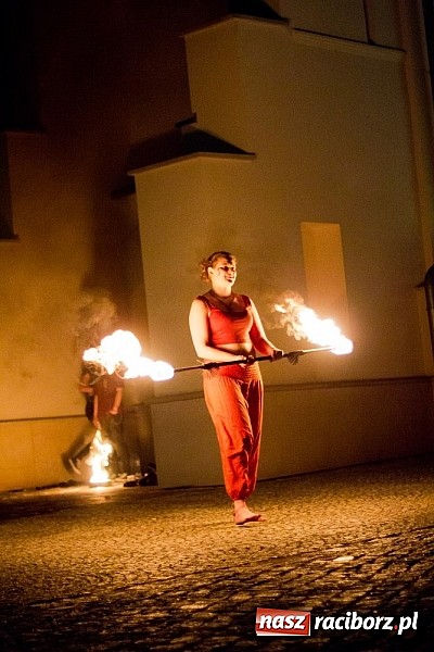 Zdjęcie w galerii na portalu naszraciborz.pl: Zobacz jak na zamku witano wakacje, czyli Zamkowa Noc z Duchami - odsłona trzecia wiadomości z regionu