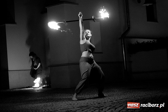 Zdjęcie w galerii na portalu naszraciborz.pl: Zobacz jak na zamku witano wakacje, czyli Zamkowa Noc z Duchami - odsłona trzecia wiadomości z regionu