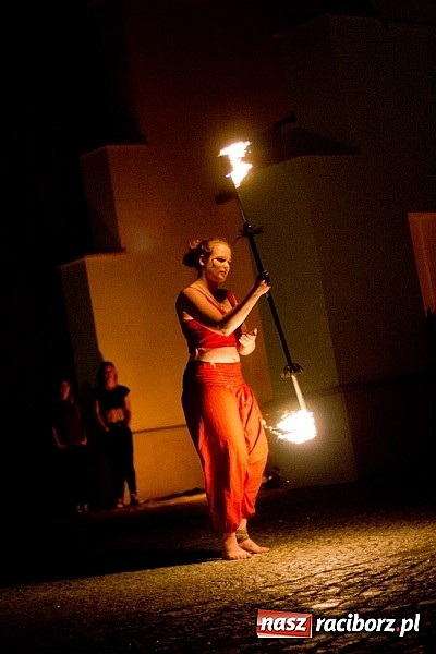 Zdjęcie w galerii na portalu naszraciborz.pl: Zobacz jak na zamku witano wakacje, czyli Zamkowa Noc z Duchami - odsłona trzecia wiadomości z regionu