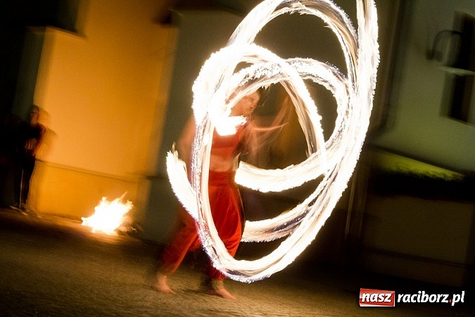 Zdjęcie w galerii na portalu naszraciborz.pl: Zobacz jak na zamku witano wakacje, czyli Zamkowa Noc z Duchami - odsłona trzecia wiadomości z regionu