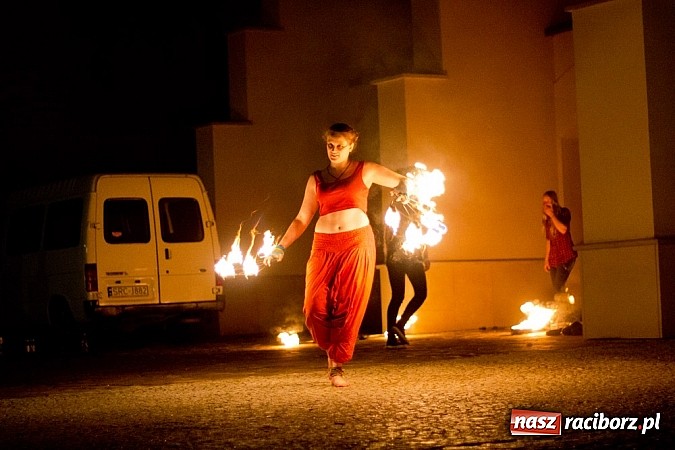 Zdjęcie w galerii na portalu naszraciborz.pl: Zobacz jak na zamku witano wakacje, czyli Zamkowa Noc z Duchami - odsłona trzecia wiadomości z regionu