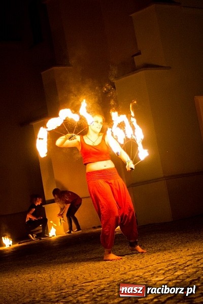 Zdjęcie w galerii na portalu naszraciborz.pl: Zobacz jak na zamku witano wakacje, czyli Zamkowa Noc z Duchami - odsłona trzecia wiadomości z regionu