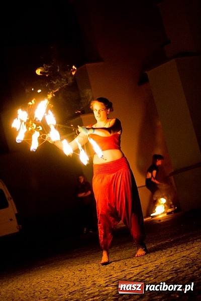 Zdjęcie w galerii na portalu naszraciborz.pl: Zobacz jak na zamku witano wakacje, czyli Zamkowa Noc z Duchami - odsłona trzecia wiadomości z regionu