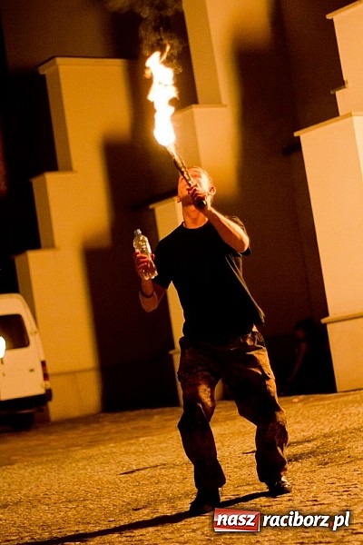 Zdjęcie w galerii na portalu naszraciborz.pl: Zobacz jak na zamku witano wakacje, czyli Zamkowa Noc z Duchami - odsłona trzecia wiadomości z regionu