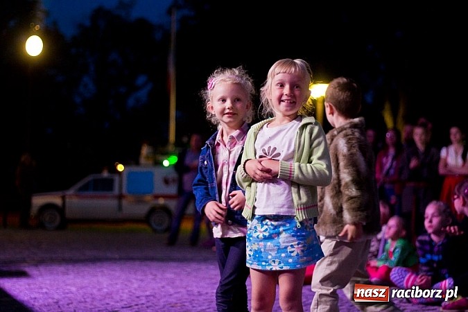Zdjęcie w galerii na portalu naszraciborz.pl: Zobacz jak na zamku witano wakacje, czyli Zamkowa Noc z Duchami - odsłona trzecia wiadomości z regionu