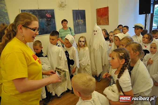Zdjęcie w galerii na portalu naszraciborz.pl: Zobacz jak na zamku witano wakacje, czyli Zamkowa Noc z Duchami - odsłona trzecia wiadomości z regionu