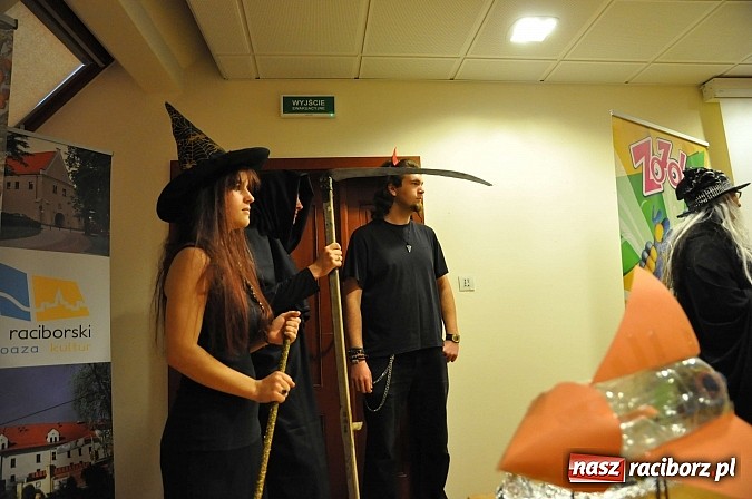 Zdjęcie w galerii na portalu naszraciborz.pl: Zobacz jak na zamku witano wakacje, czyli Zamkowa Noc z Duchami - odsłona trzecia wiadomości z regionu
