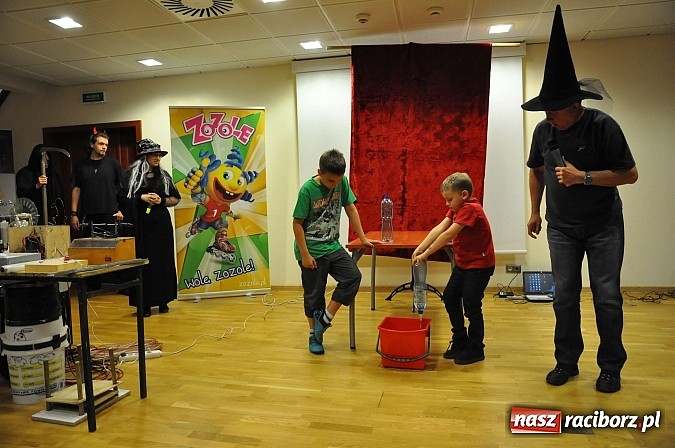 Zdjęcie w galerii na portalu naszraciborz.pl: Zobacz jak na zamku witano wakacje, czyli Zamkowa Noc z Duchami - odsłona trzecia wiadomości z regionu