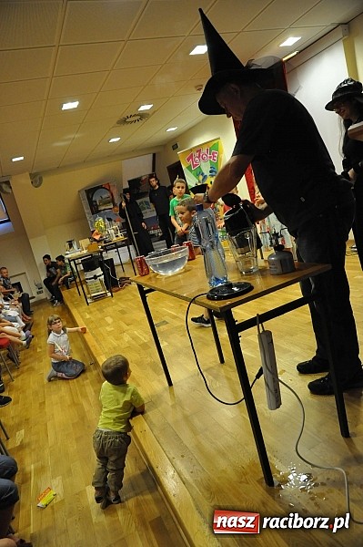 Zdjęcie w galerii na portalu naszraciborz.pl: Zobacz jak na zamku witano wakacje, czyli Zamkowa Noc z Duchami - odsłona trzecia wiadomości z regionu