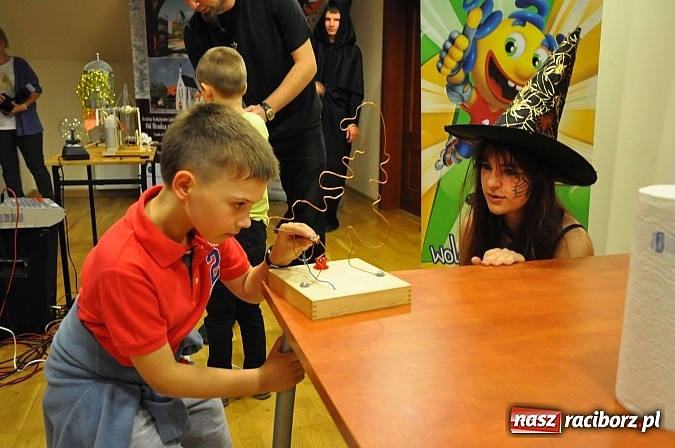 Zdjęcie w galerii na portalu naszraciborz.pl: Zobacz jak na zamku witano wakacje, czyli Zamkowa Noc z Duchami - odsłona trzecia wiadomości z regionu