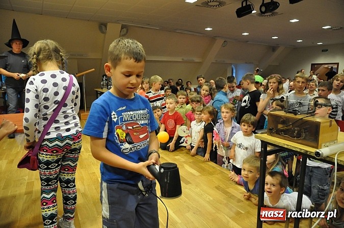 Zdjęcie w galerii na portalu naszraciborz.pl: Zobacz jak na zamku witano wakacje, czyli Zamkowa Noc z Duchami - odsłona trzecia wiadomości z regionu