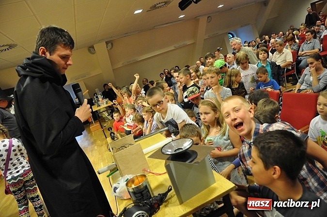 Zdjęcie w galerii na portalu naszraciborz.pl: Zobacz jak na zamku witano wakacje, czyli Zamkowa Noc z Duchami - odsłona trzecia wiadomości z regionu