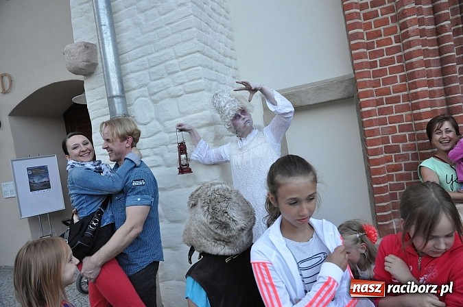 Zdjęcie w galerii na portalu naszraciborz.pl: Zobacz jak na zamku witano wakacje, czyli Zamkowa Noc z Duchami - odsłona trzecia wiadomości z regionu