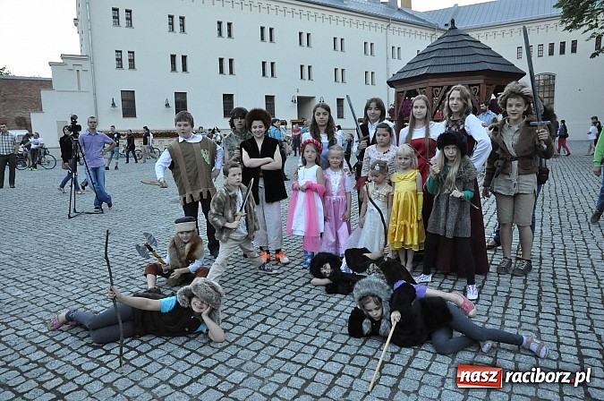 Zdjęcie w galerii na portalu naszraciborz.pl: Zobacz jak na zamku witano wakacje, czyli Zamkowa Noc z Duchami - odsłona trzecia wiadomości z regionu