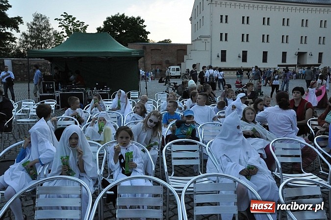 Zdjęcie w galerii na portalu naszraciborz.pl: Zobacz jak na zamku witano wakacje, czyli Zamkowa Noc z Duchami - odsłona trzecia wiadomości z regionu