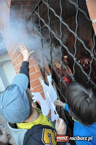 Zdjęcie w galerii na portalu naszraciborz.pl: Zobacz jak na zamku witano wakacje, czyli Zamkowa Noc z Duchami - odsłona trzecia wiadomości z regionu