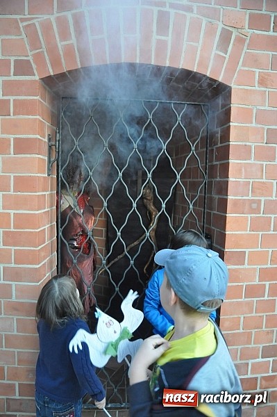 Zdjęcie w galerii na portalu naszraciborz.pl: Zobacz jak na zamku witano wakacje, czyli Zamkowa Noc z Duchami - odsłona trzecia wiadomości z regionu